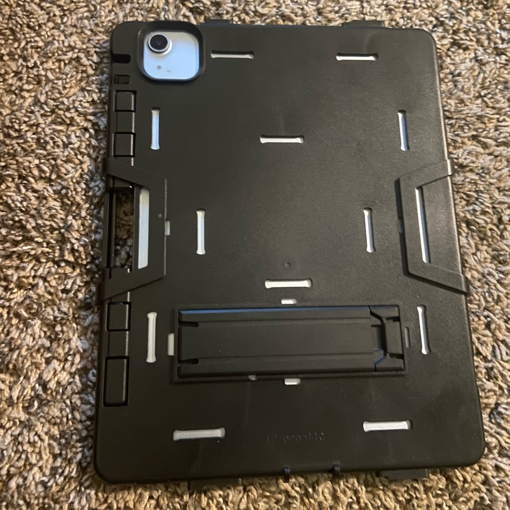 I’m selling this iPad Air 3rd generation for 350$